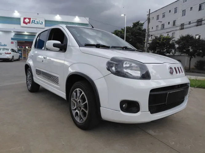 Fiat Uno Sporting 1.4 EVO Fire Flex 8V 4P 2014