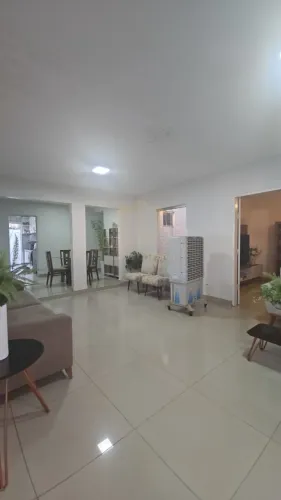 Casa Térrea à Venda no bairro Santa Isabel - Imóvel com Área Gourmet e Piscina