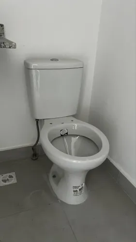 Vaso Sanitário Celite com Caixa Acoplada