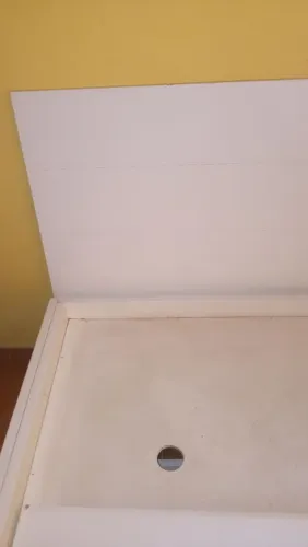 Bicama laqueada com encosto e 2 colchão