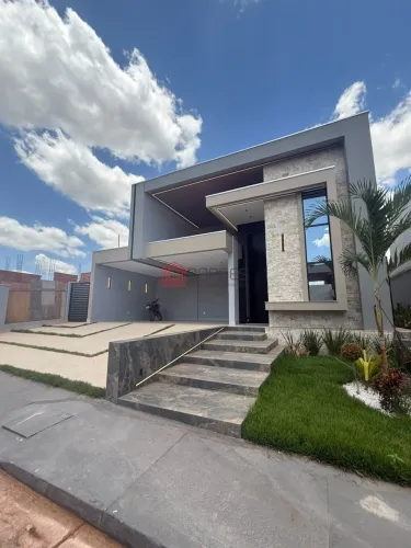 ? Uma residência imponente e arquitetura contemporânea, ambientes amplos e alto padrão de