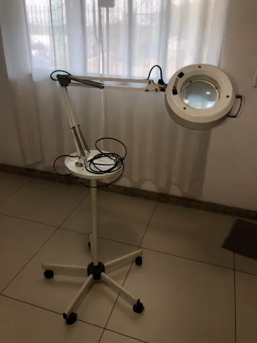 Lupa Profissional Estek com Iluminação