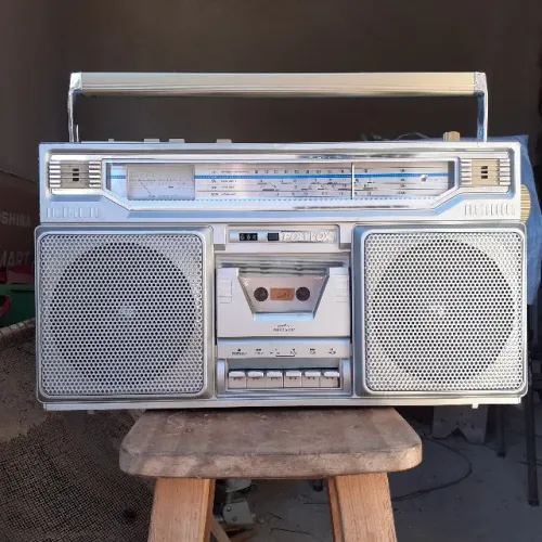 radio boonbox polyvox disponivel somente para troca p outros radio vintage