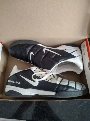 Chuteira de Futsal Nike Total 90