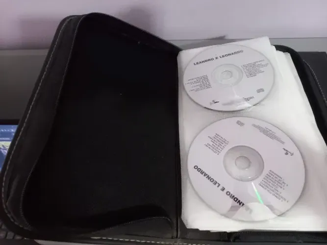 Case para CDs e DVDs com CDs originais