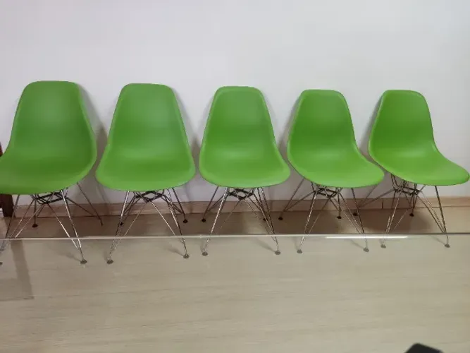 Conjunto de 5 cadeiras para escritório - mod. Eames (verde)