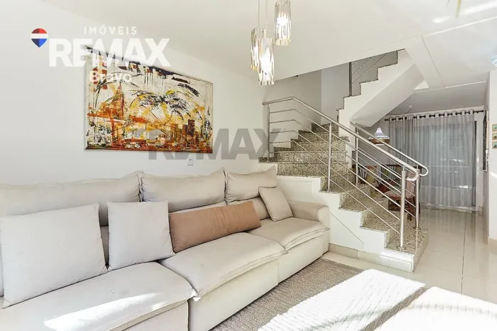 Sobrado Triplex com 3 quartos em condomínio no Jardim das Américas!