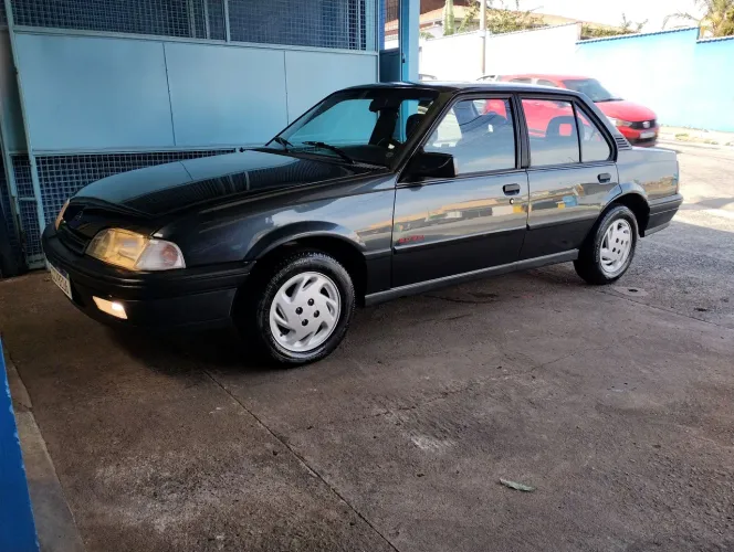 Chevrolet Monza GLS/ Hi-tech 2.0 EFI 2P E 4P (álcool) 1996