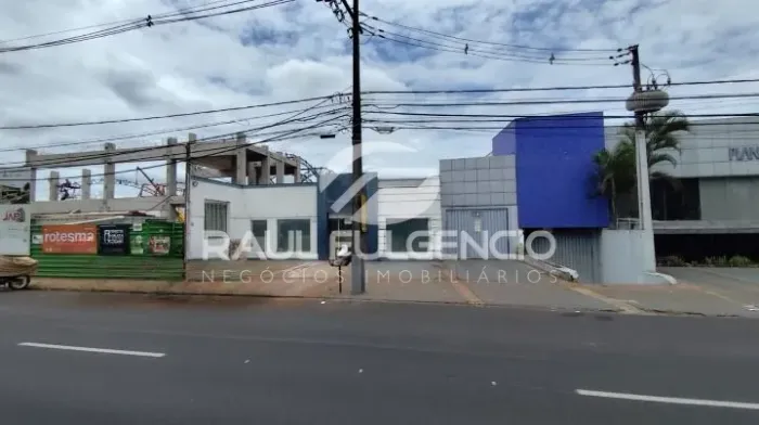 Imóvel comercial na Avenida Juscelino Kubitschek