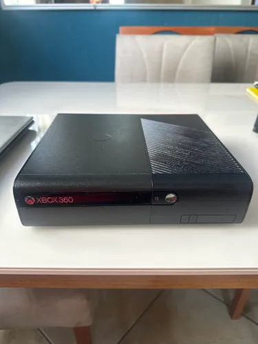 Xbox 360 super slim.