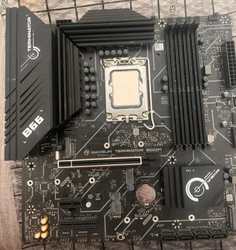 i5- 12400f+ placa mãe b666 com defeito