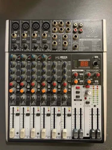 Mesa de som Behringer Xenyx X1204 USB