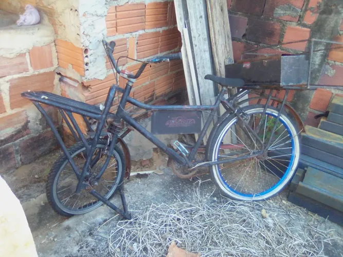 Vendo bicicleta cargueira antiga valor 450