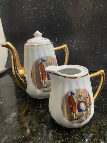 Bule e Cremeira de Porcelana - Raro