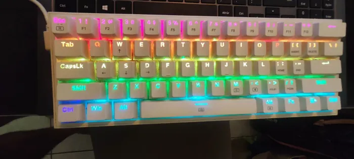 Teclado Mecânico Redragon Fizz RGB Branco K617 Hot Swap