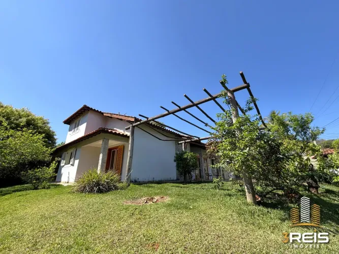 CASA TÉRREA COM AMPLO QUINTAL NO PARQUE BARBOSA EM SOCORRO/SP