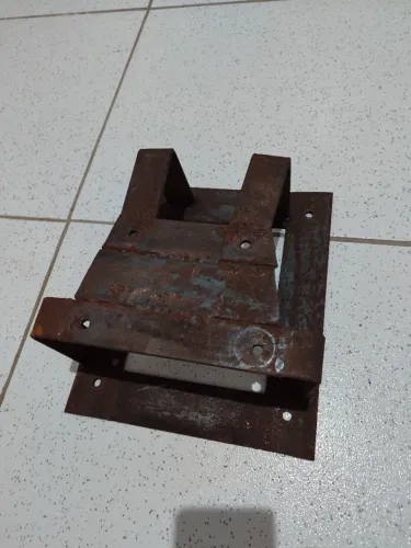 Vendo suporte para baú de XRE e Bros, reforçado.Acompanha os parafusos borboleta. 120,00