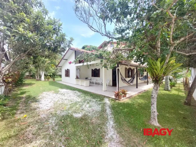 Excelente Casa 6 dormitório(s) em Ingleses do Rio Vermelho - Florianópolis