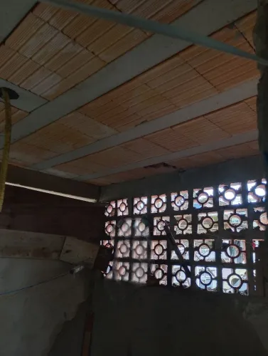 Casa em lote na região de Colombo, roça grande, próximo ao ponto final do Osasco.