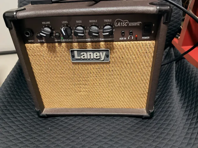 Amplificador laney la15c para violão