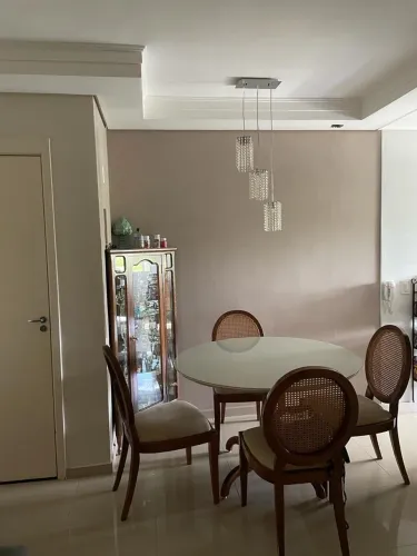 Conjunto de mesa em cerejeira