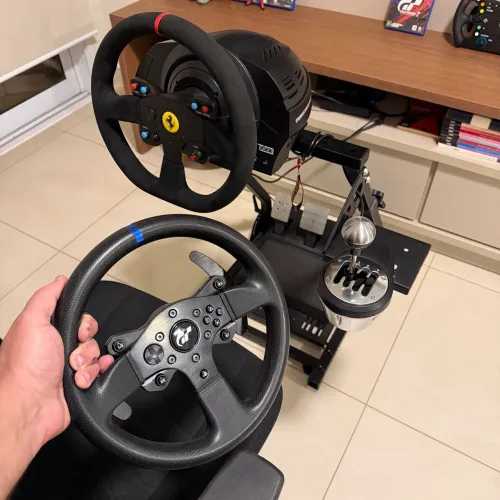 Volante Thrustmaster T300 + Aro Ferrari Alcântara GTE + Câmbio TH8a + Pedais T3PA