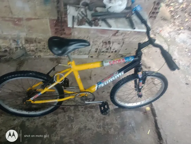 bicicleta aro 20 Cross BMX semi nova toda completa vendendo no precinho por 150 reais 
