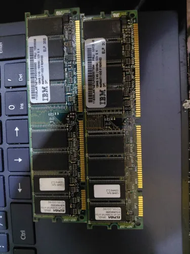 02 pentes de memória edo IBM 128 me com correção de erro