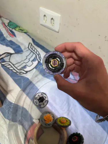 Beyblade Scythe Kronos ( ponta trocada )
