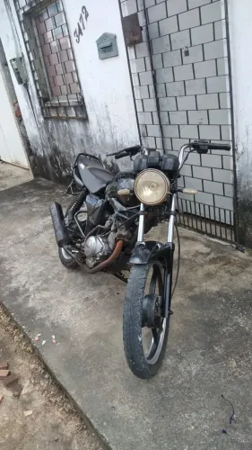 Moto toda boa para trabalhar