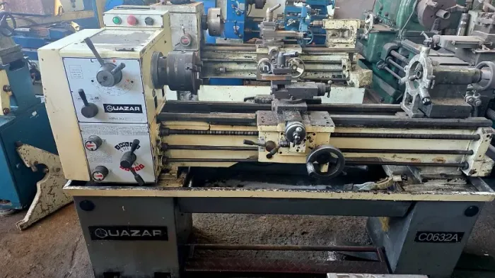 TORNO MECÂNICO QUASAR C0632A 350X1000 COMPLETO COM LUNETAS e PLACAS 