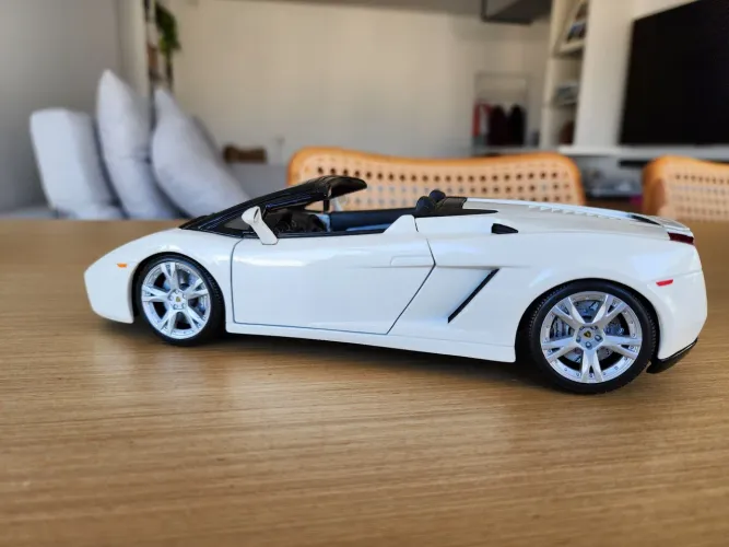 Miniatura Maisto Lamborghini Gallardo Spyder escala 1:18