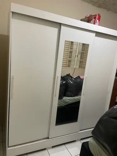 Vendo guarda roupa usado ! Em bom estado , entrega e montagem grátis