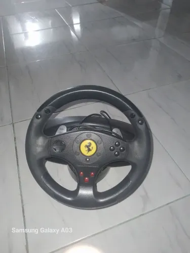 Volante thrustmaster sem pedal
