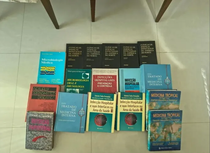 VENDO LIVROS DE MEDICINA KIT OU INDIVIDUAL ACEITO PROPOSTA DE AMBOS