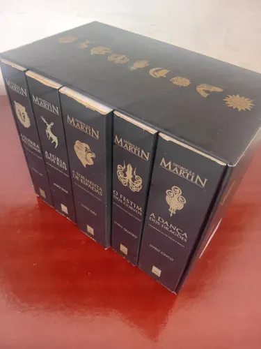 "AS CRÔNICAS DE GELO E FOGO" - EDIÇÃO DE COLECIONADOR/VOLUMES 1 a 5 (BOX EDITORA LEYA)