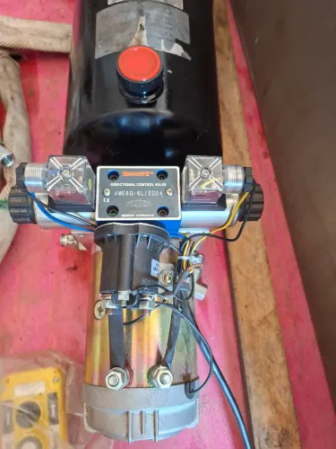Vendo bomba hidráulica semi - nova