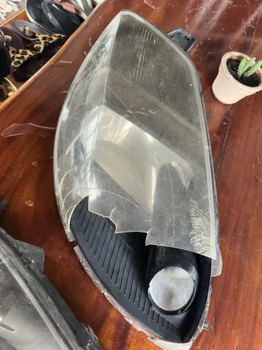 Farol ford ka 2011