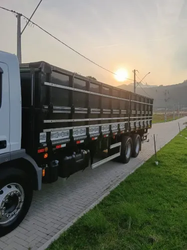 Carroceria graneleira 8.60