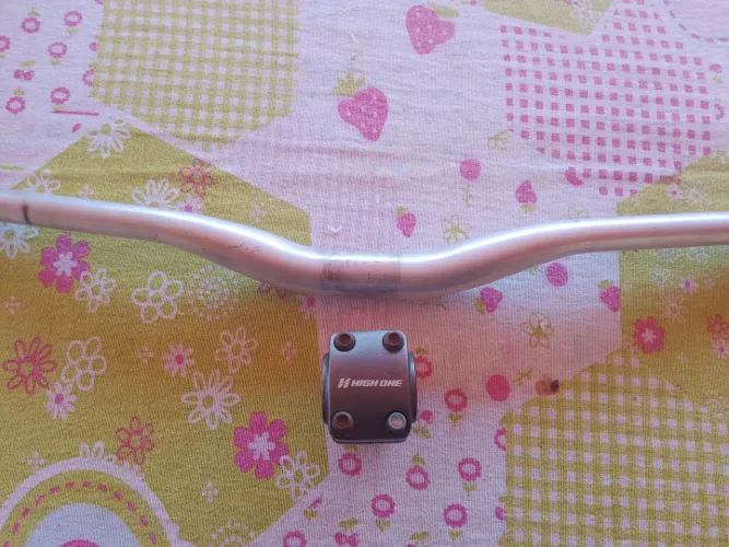 Guidão e mesinha, bom estado, no precinho