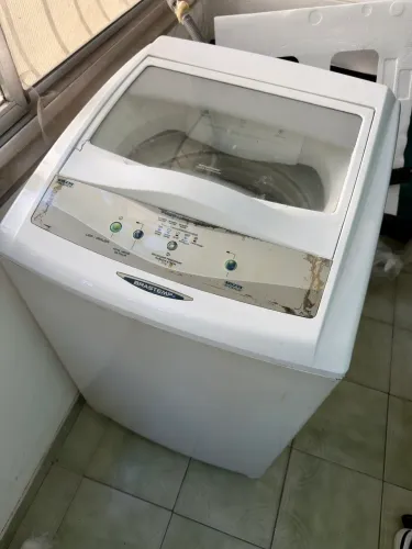 Maquina de lavar roupas brastemp.    