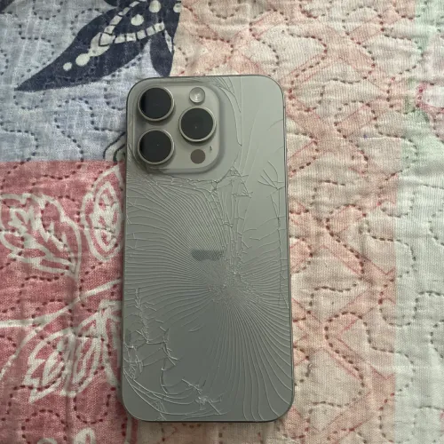 iPhone 15 pro traseira trincada funcionando 100%