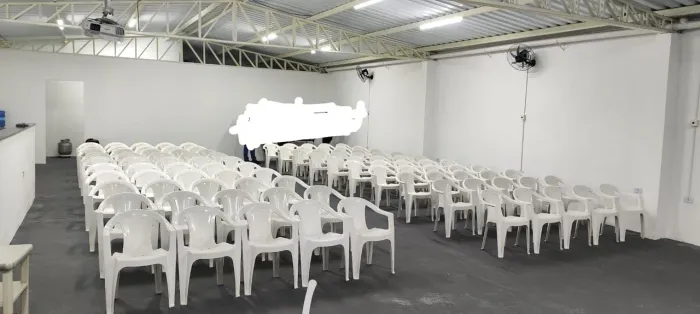 Lote 100 Cadeiras com braço
