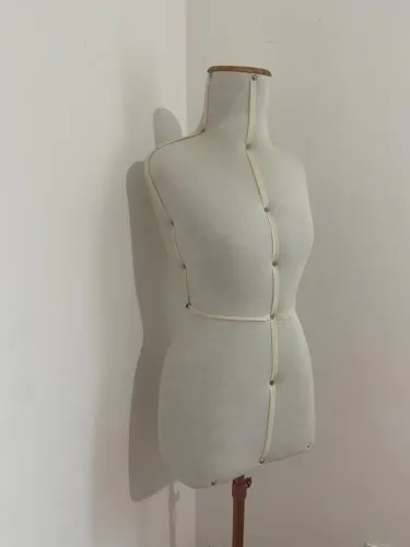 Busto Manequim Costura / Vitrine com Pedestal COMPLETO- Excelente Estado