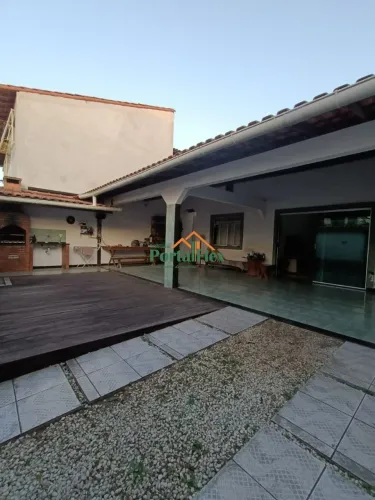 Casa à venda em Morada de Laranjeiras - Serra/ES