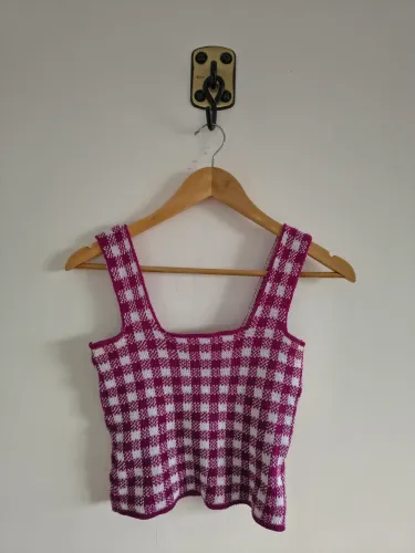Blusa Cropped Estilo Tricô Violeta e Branca