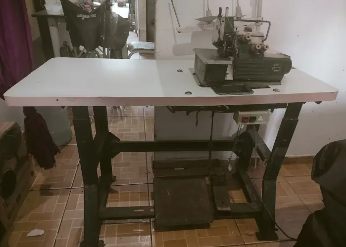 Máquina de costura interlock
