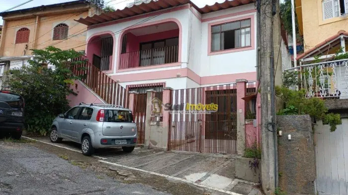 Casa com 4 dormitórios à venda, 200 m² por R$ 900.000 - Imbetiba - Macaé/RJ