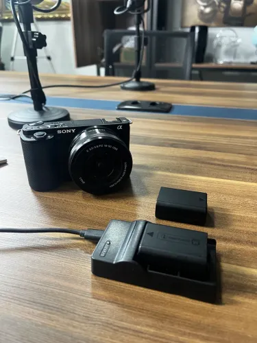 Sony ZV-E10 + Lente 16-50mm | 2 Baterias | Excelente Estado