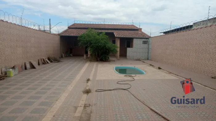 Casa no Flor do Campo - Com piscina e um amplo quintal